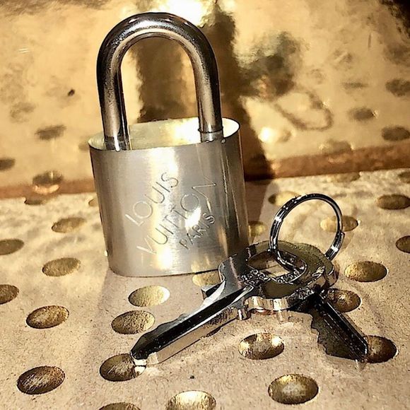 LOUIS VUITTON Silver Lock & 2 Keys Brushed Palladium Made In France NIB - Picture 1 of 13